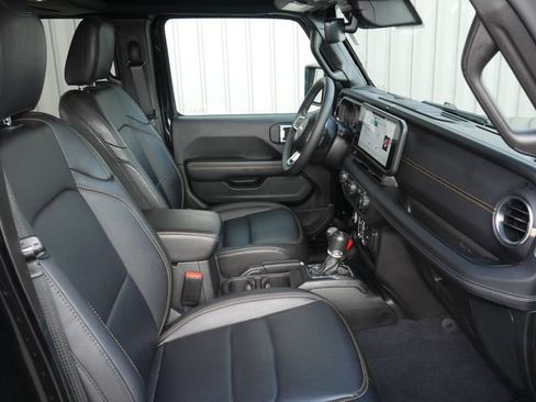 Used 2025 Jeep Wrangler Unlimited Sahara AWD/4WD image 27