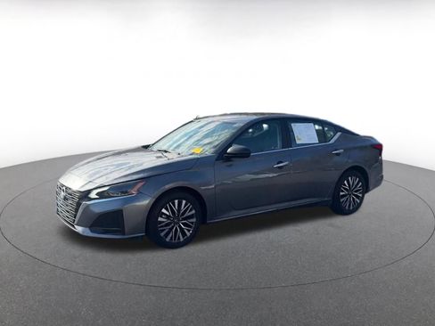 Used 2025 Nissan Altima 2.5 SV image 8