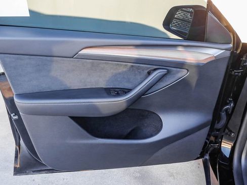 Used 2024 Tesla Model Y 2WD image 21