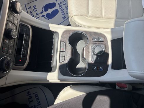 Used 2023 GMC Acadia Denali w/ Denali Ultimate Package FWD image 20