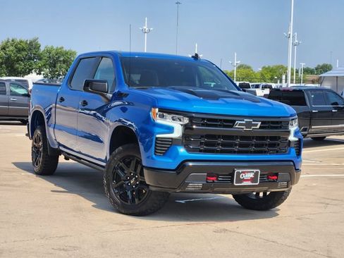 Used 2024 Chevrolet Silverado 1500 LT Trail Boss w/ Convenience Package II AWD/4WD image 2