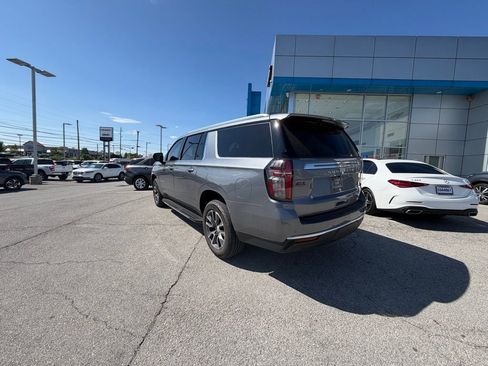 Used 2021 Chevrolet Suburban LT image 4