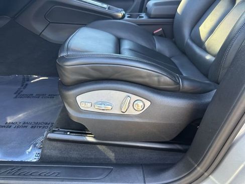 Used 2022 Porsche Macan Base image 29