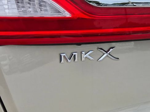 Used 2018 Lincoln MKX Reserve w/ Driver Assistance Package FWD image 12