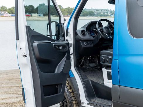 Used 2021 Mercedes-Benz Sprinter 2500 image 35