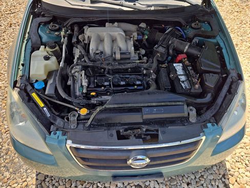 Used 2003 Nissan Altima 3.5 SE FWD image 11