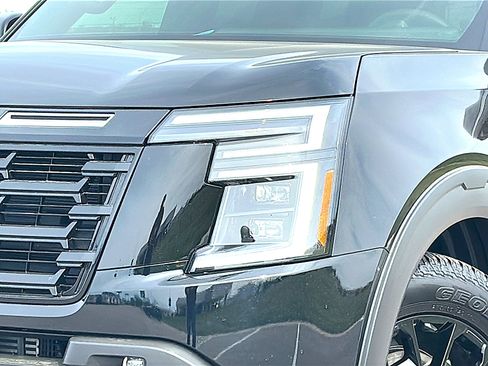 Used 2025 Nissan Armada PRO-4X image 4