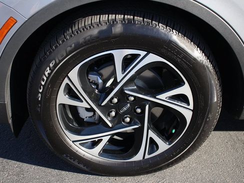 Certified 2025 Lincoln Nautilus Premier AWD/4WD image 10