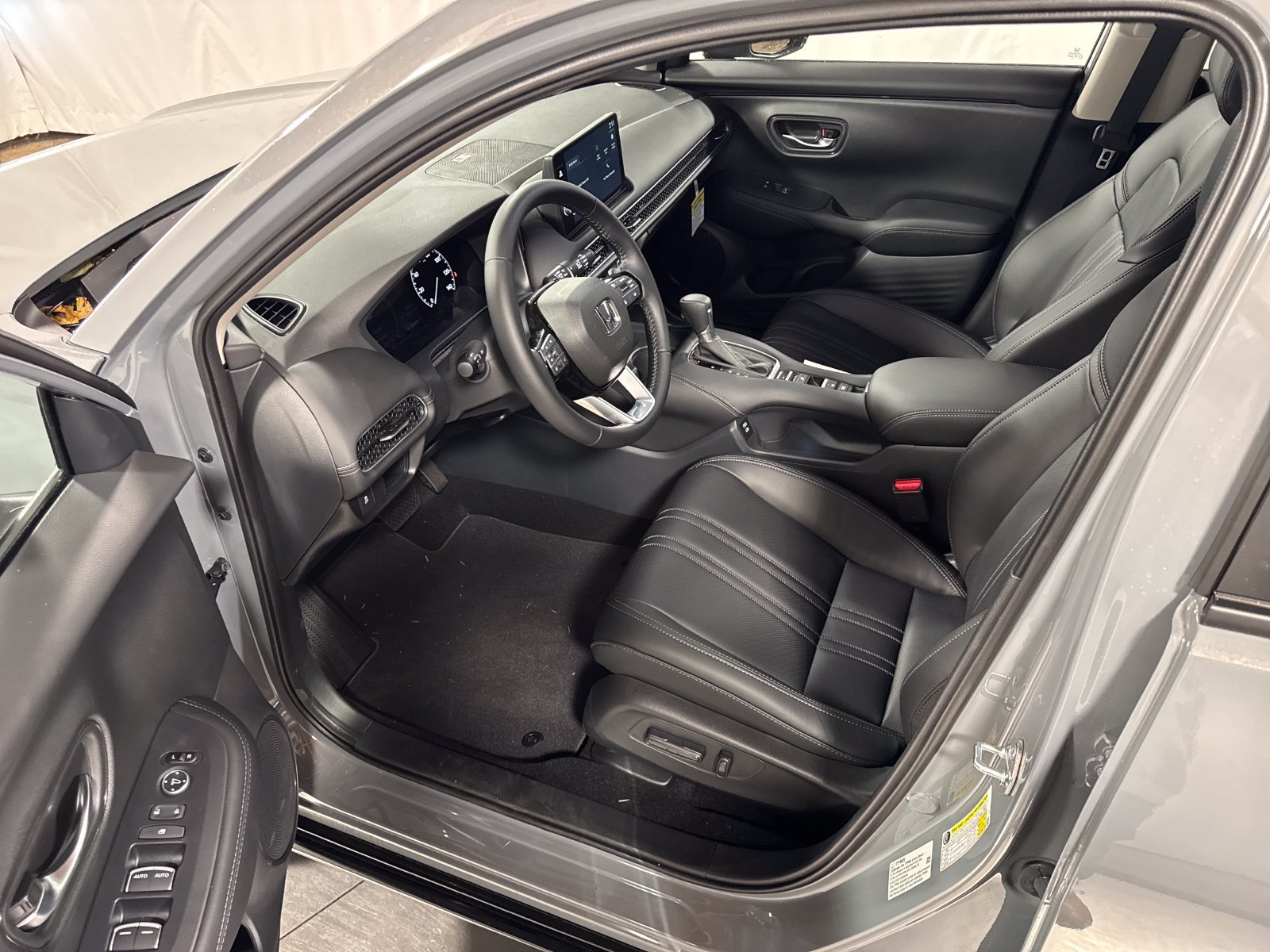 Used 2027 Honda HR-V EX-L image 3