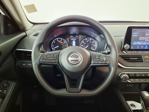 Used 2025 Nissan Altima 2.5 S FWD image 15