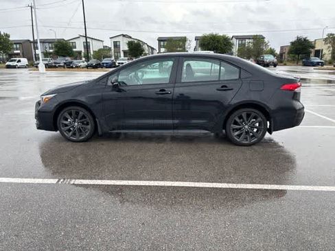 Used 2026 Toyota Corolla SE FWD image 2