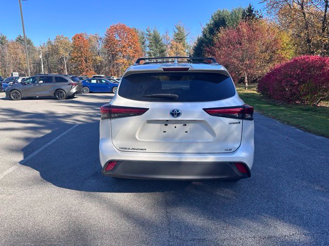 Used 2021 Toyota Highlander XLE AWD/4WD image 4