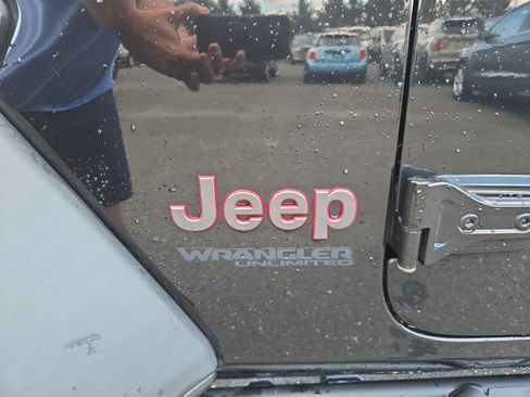 Used 2021 Jeep Wrangler Unlimited Rubicon w/ LED Lighting Group AWD/4WD image 21