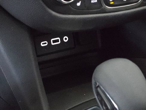 Certified 2023 Chevrolet Equinox LT FWD image 29