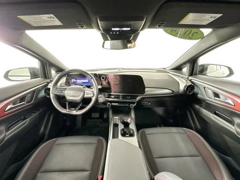 Used 2024 Chevrolet Equinox EV RS FWD image 3