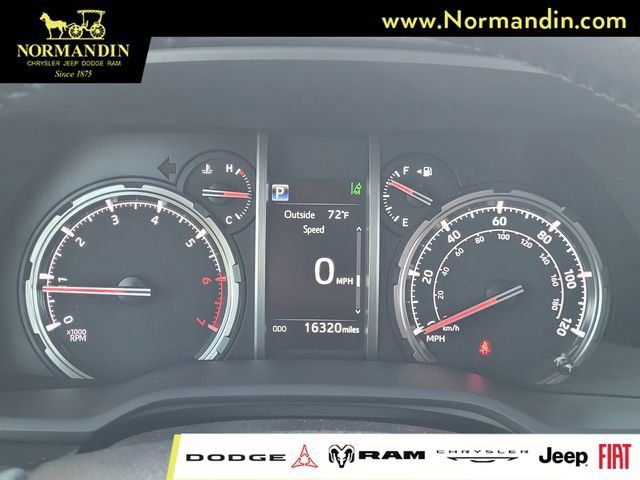 Used 2024 Toyota 4Runner TRD Off-Road Premium AWD/4WD image 8