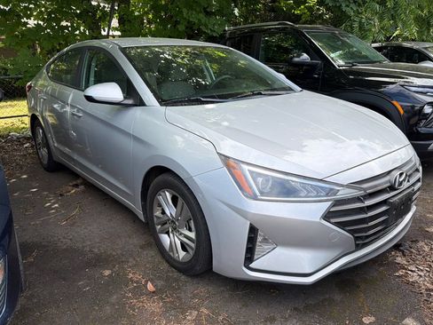 Used 2019 Hyundai Elantra SEL FWD image 2
