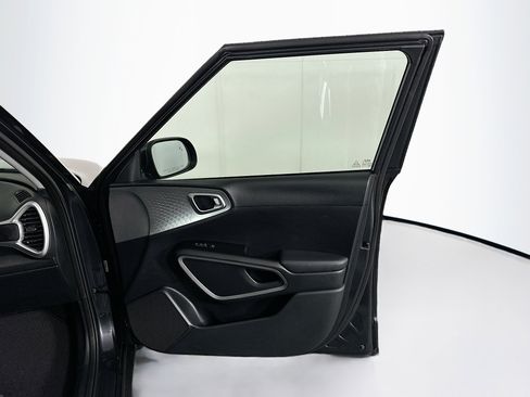Used 2025 Kia Soul LX w/ LX Technology Package image 30