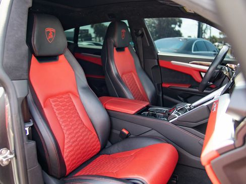Used 2019 Lamborghini Urus AWD/4WD image 48