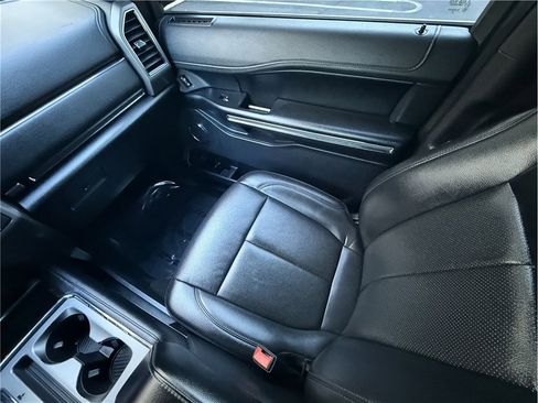 Used 2020 Ford Expedition Max XLT w/ Equipment Group 202A image 10
