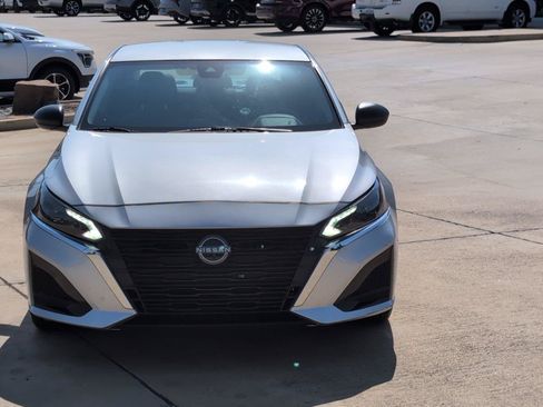 Used 2024 Nissan Altima 2.5 SV FWD image 11