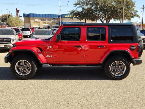 Used 2020 Jeep Wrangler Unlimited Sahara image 2