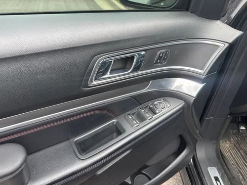 Used 2017 Ford Explorer Sport w/ Equipment Group 401A AWD/4WD image 9