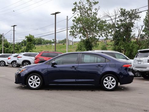 Used 2020 Toyota Corolla LE FWD image 4