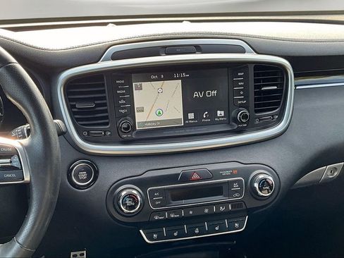 Used 2019 Kia Sorento SX image 10