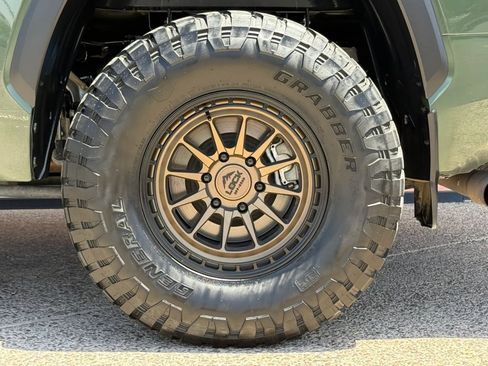 Used 2022 Toyota Tundra Limited w/ TRD Off-Road Package AWD/4WD image 28