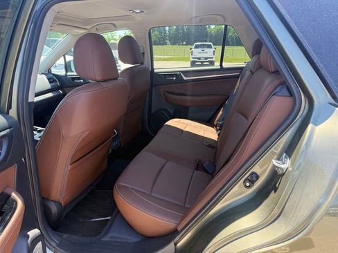 Used 2019 Subaru Outback 3.6R Touring w/ Popular Package #3A AWD/4WD image 11