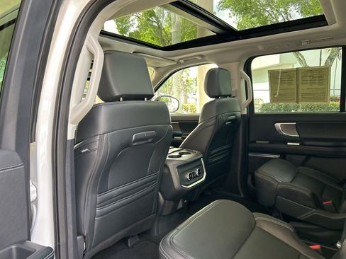 Used 2025 Ford Expedition Platinum AWD/4WD image 52