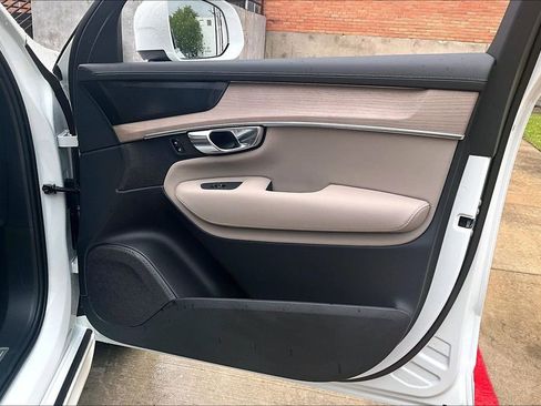 New 2026 Volvo XC90 T8 Plus w/ Protection Package Premier AWD/4WD image 14