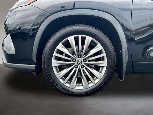 Used 2021 Toyota Highlander Platinum AWD/4WD image 9
