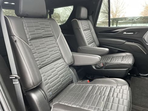 Used 2023 Cadillac Escalade V w/ LPO, ONYX Package image 15