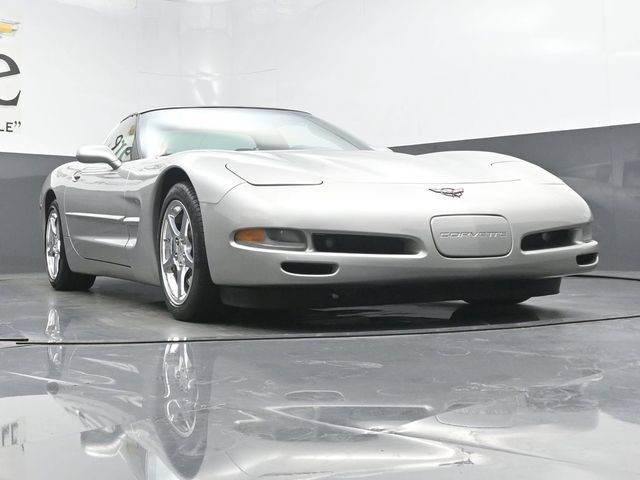 Used 2004 Chevrolet Corvette Coupe RWD image 3