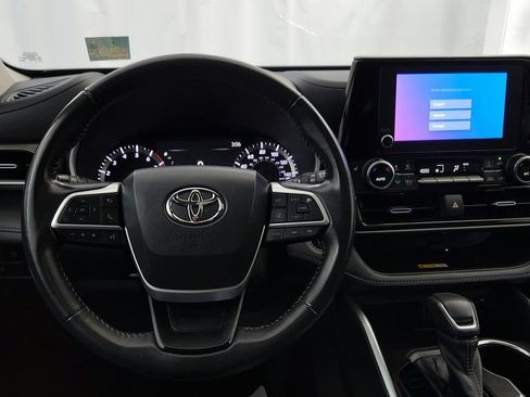 Used 2023 Toyota Highlander XLE AWD/4WD image 26