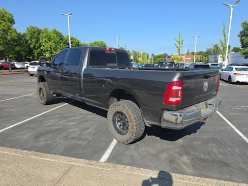 Used 2024 RAM 2500 Tradesman w/ Chrome Appearance Group AWD/4WD image 9