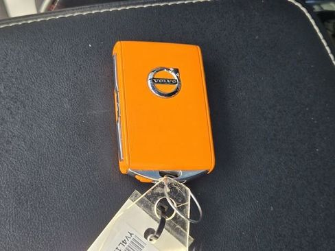 Used 2022 Volvo XC60 B5 R-Design w/ Advanced Package image 23