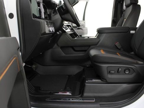 New 2026 GMC Sierra 3500 AT4 w/ Technology Package AWD/4WD image 21