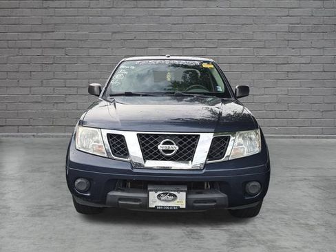 Used 2018 Nissan Frontier SV RWD image 2