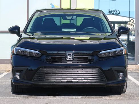 Used 2022 Honda Civic Touring image 2