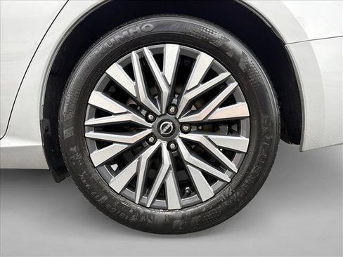 Used 2024 Nissan Altima 2.5 SV image 9