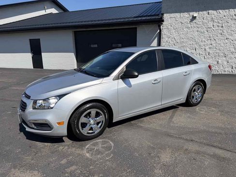 Used 2016 Chevrolet Cruze LS image 3