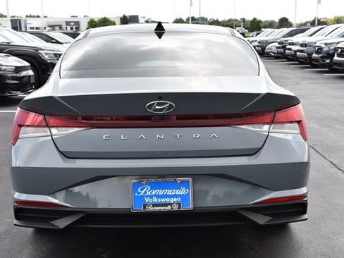 Used 2023 Hyundai Elantra SEL w/ Convenience Package FWD image 6