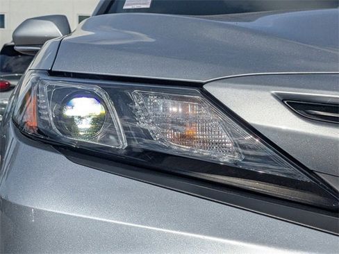 Used 2024 Toyota Camry SE image 10