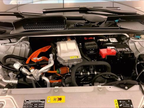 Certified 2023 BMW iX xDrive50 w/ Premium Package AWD/4WD image 9
