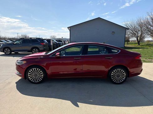 Used 2017 Ford Fusion SE w/ Fusion SE Technology Package image 3