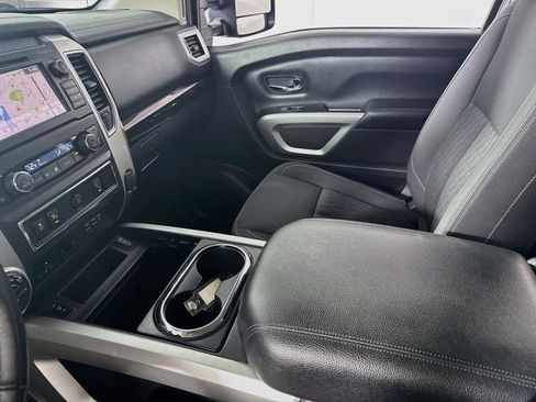 Used 2019 Nissan Titan SV w/ SV Convenience Package image 22