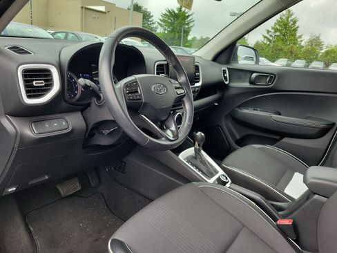 Used 2022 Hyundai Venue Limited FWD image 24